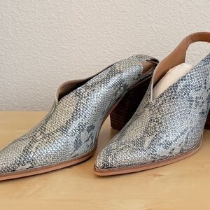 Lucky Brand Aroyli Snakeskin Patterned Mules NWOB Size 7.5